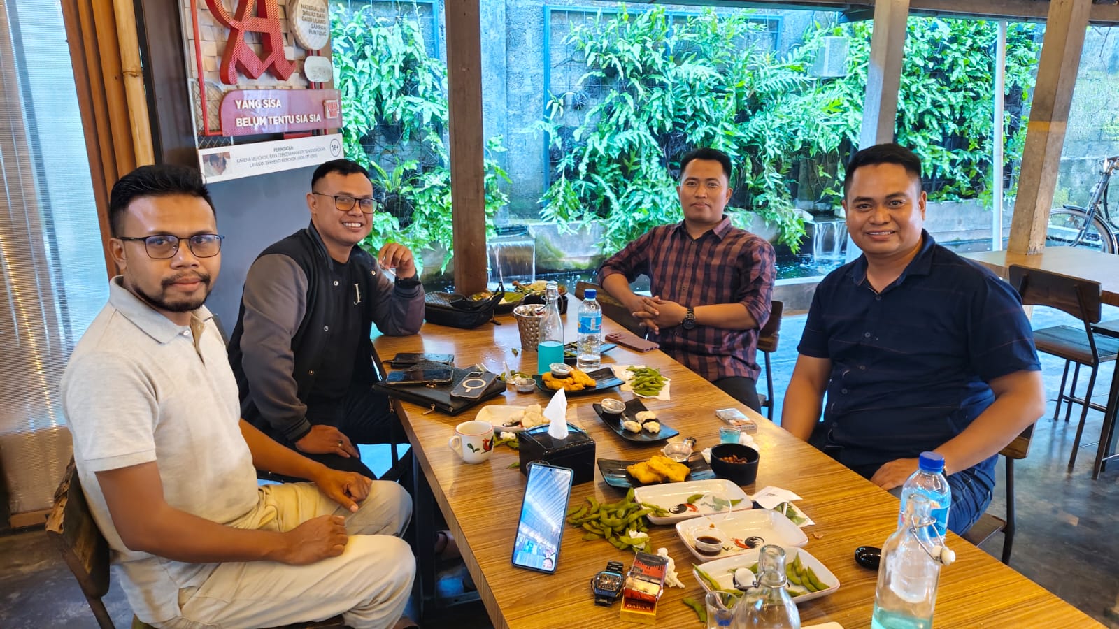 Foto Tim Sambo Law Firm sedang meeting